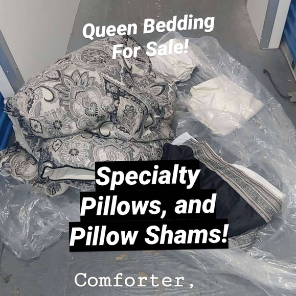 Luxurious Designer Queen Bedding Package! - Picture 1 of 4